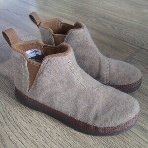 Chaco womens booties size 7